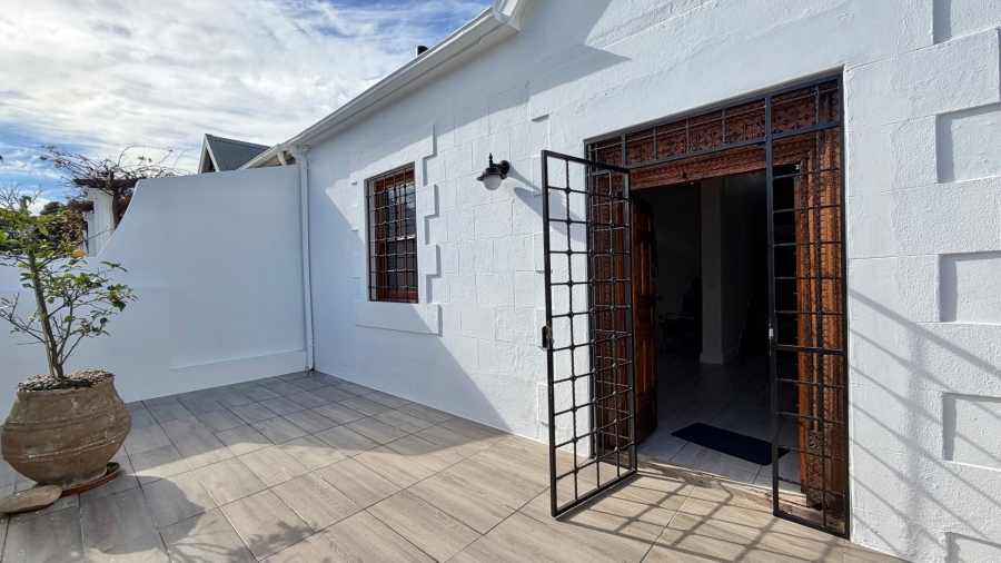 5 Bedroom Property for Sale in Strand Central Western Cape